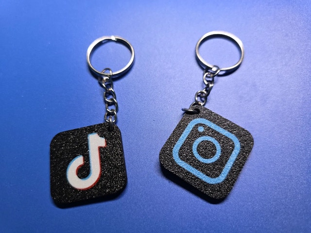 Custom 3D Printed Social Media & Business NFC Keychain Tags
