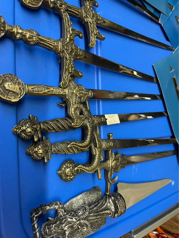 Lot of 26 Vintage Miniature Fantasy Swords / Letter Openers - photo 3