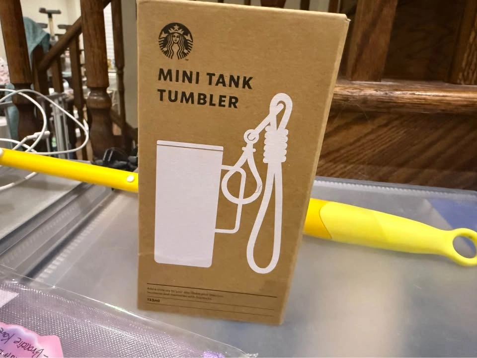 Starbucks Korea 2026 Miniature Tumbler Keychain Purple - photo 3