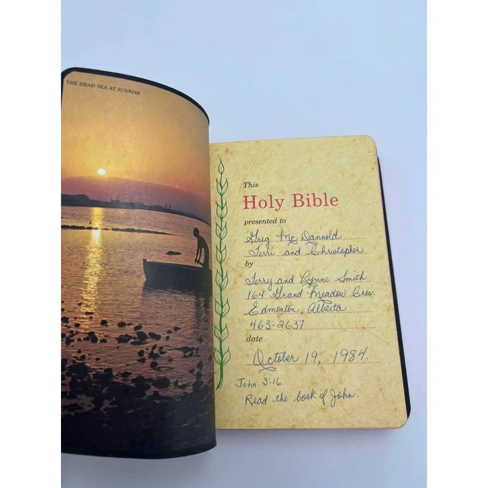 Vintage 1977 Holy Bible King James Version KJV Red Letter - photo 3