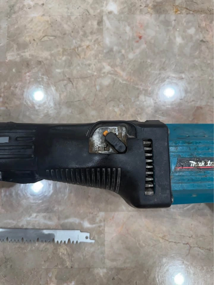 Makita Heavy Duty Reciprocating Saw with Wood Saw Blades - photo 5