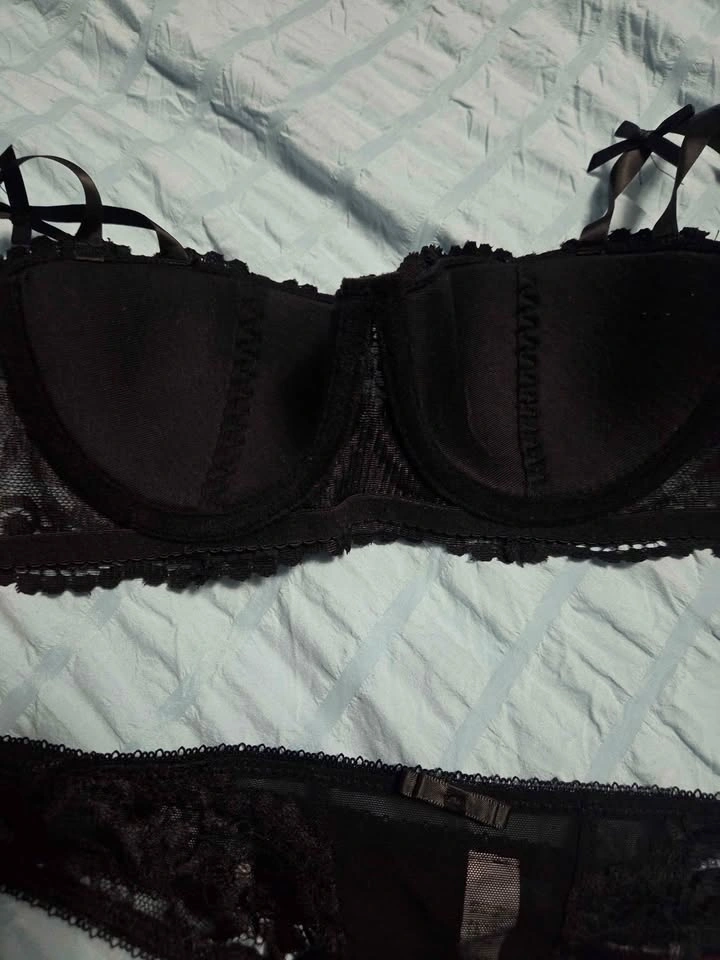 New Women's Black Lace Lingerie Set (Size Small) — Bra & Thong - photo 3
