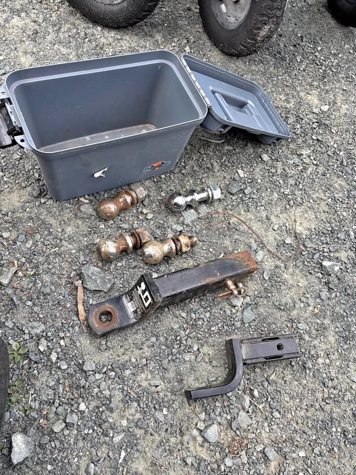 Trailer hitch balls and mounts