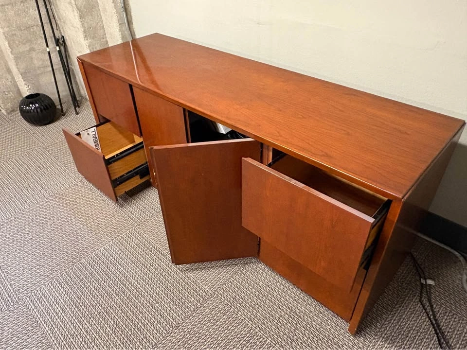 Mid-Century Modern Kimball Cherry Credenza / Sideboard - photo 4