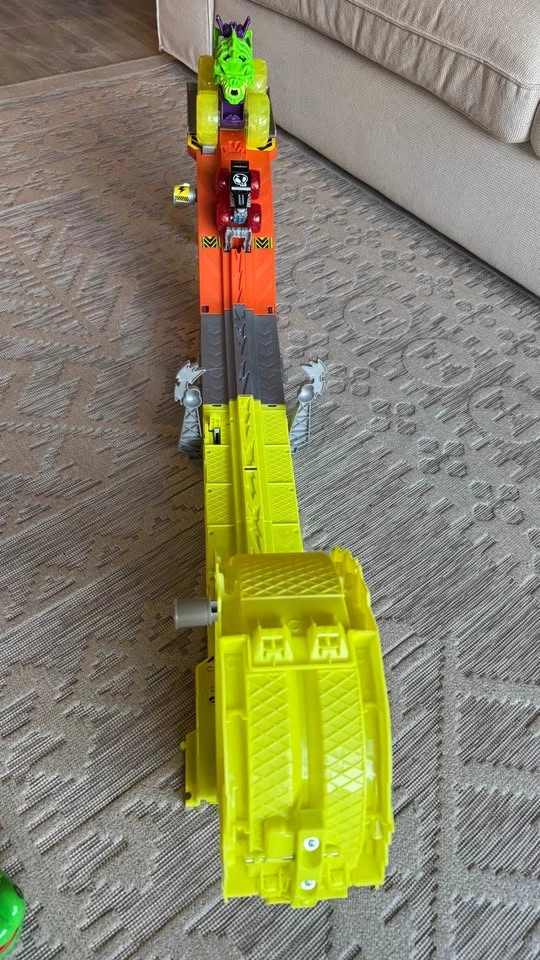Hot Wheels Monster Trucks Epic Loop Challenge Playset - photo 2