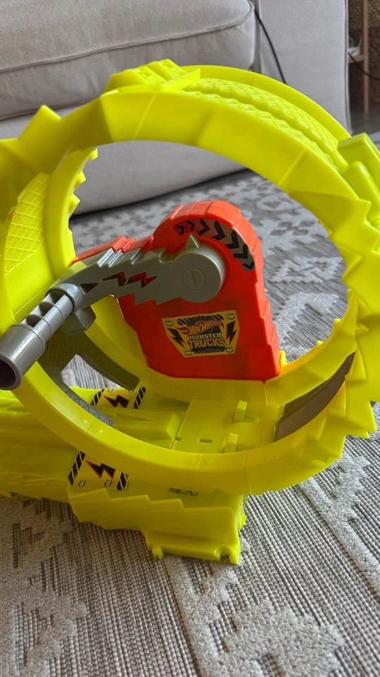 Hot Wheels Monster Trucks Epic Loop Challenge Playset - photo 3