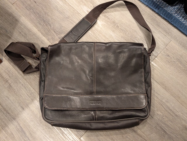 Kenneth Cole Leather Laptop Messenger Bag Brown - Like New