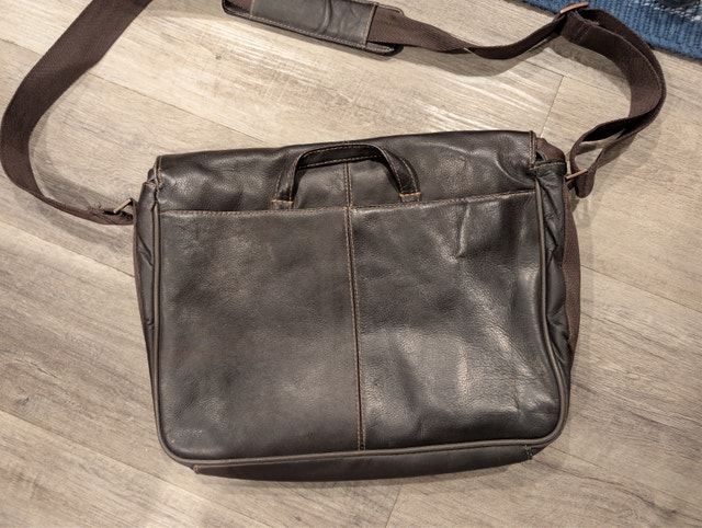 Kenneth Cole Leather Laptop Messenger Bag Brown - Like New - photo 2