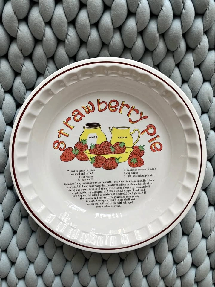 Vintage 1970’s Strawberry Pie Plate Ceramic Collectible