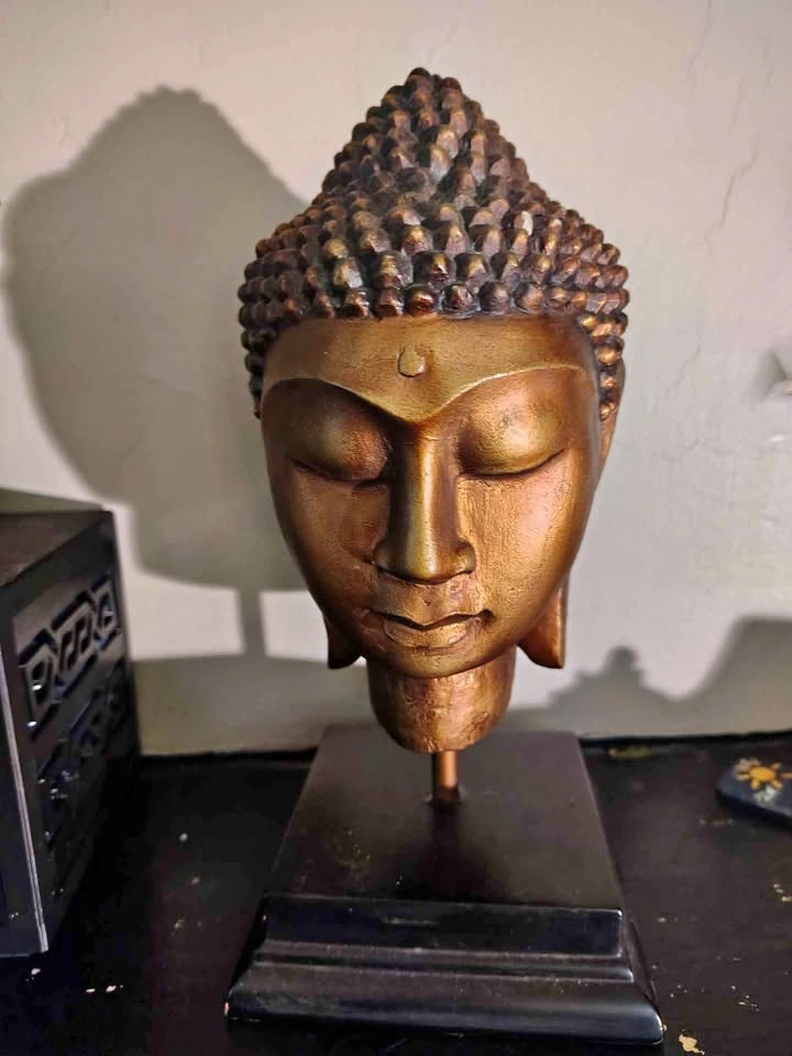 Bhudda Head Statue
