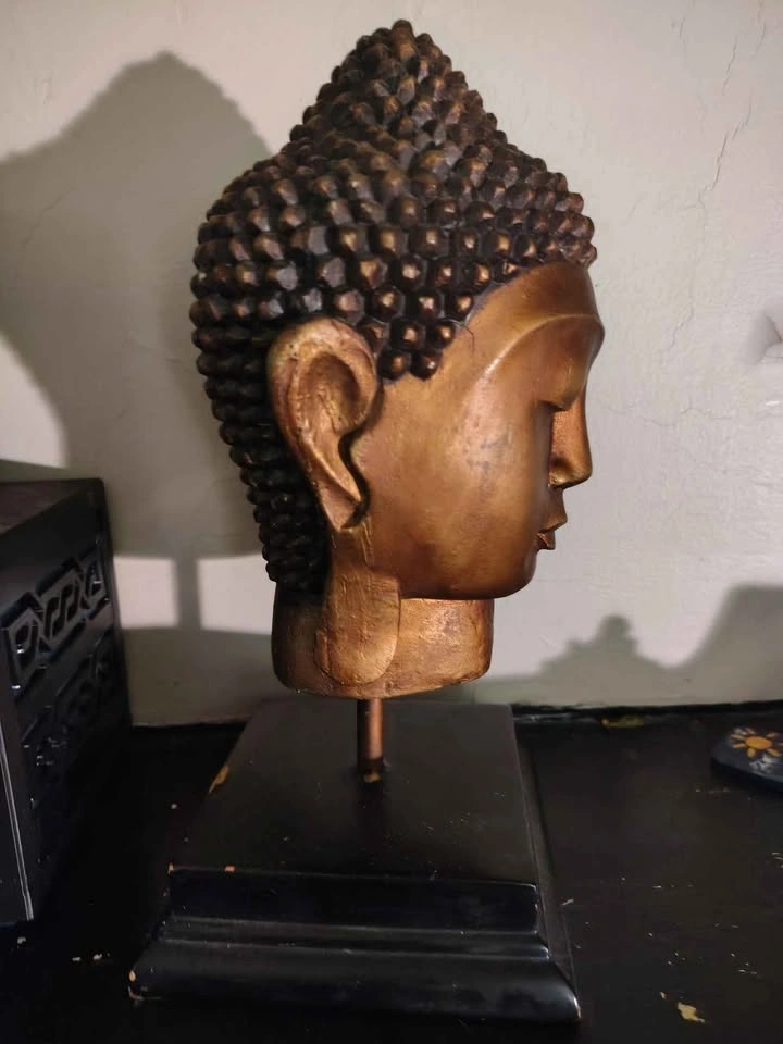 Bhudda Head Statue - photo 2