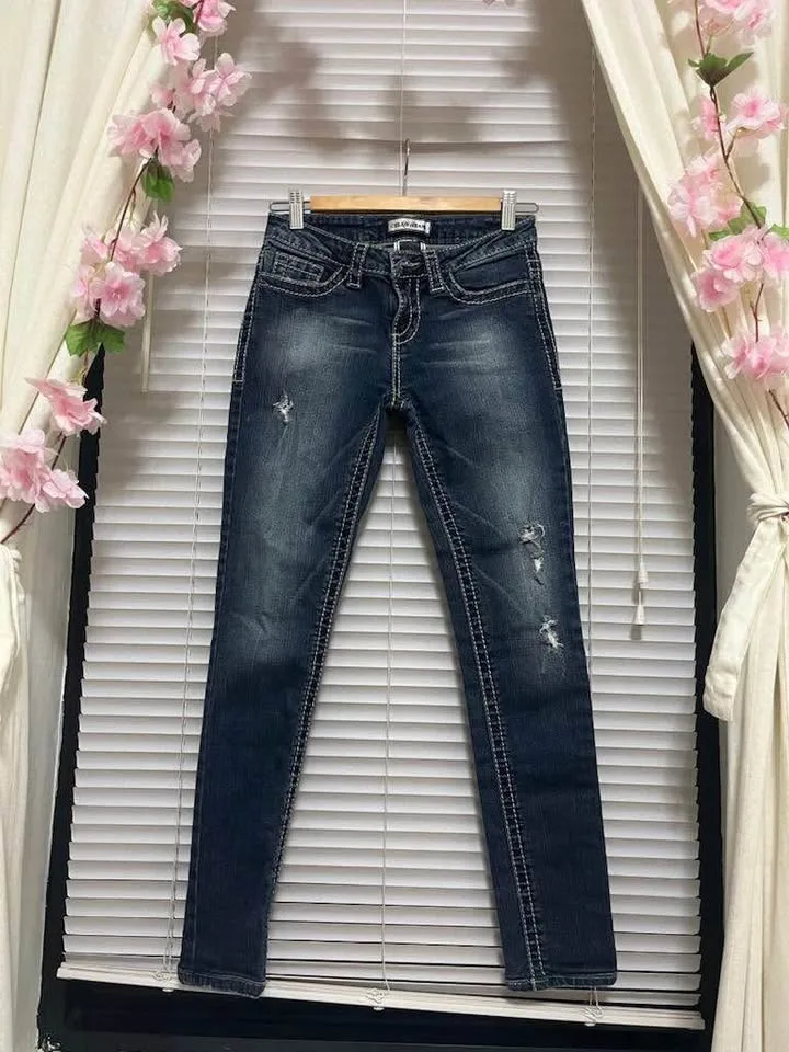 Lot of 4 Pair of Jeans in Excellent Condition!!! image indicator(2)