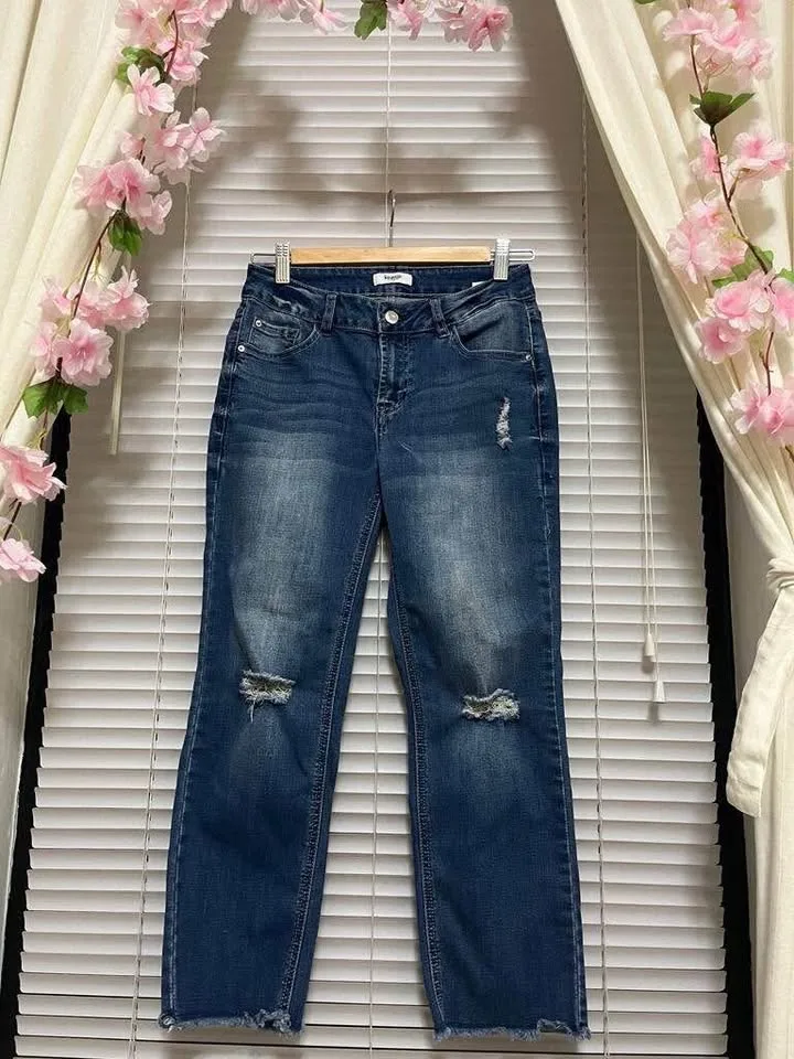 Lot of 4 Pair of Jeans in Excellent Condition!!! image indicator(3)