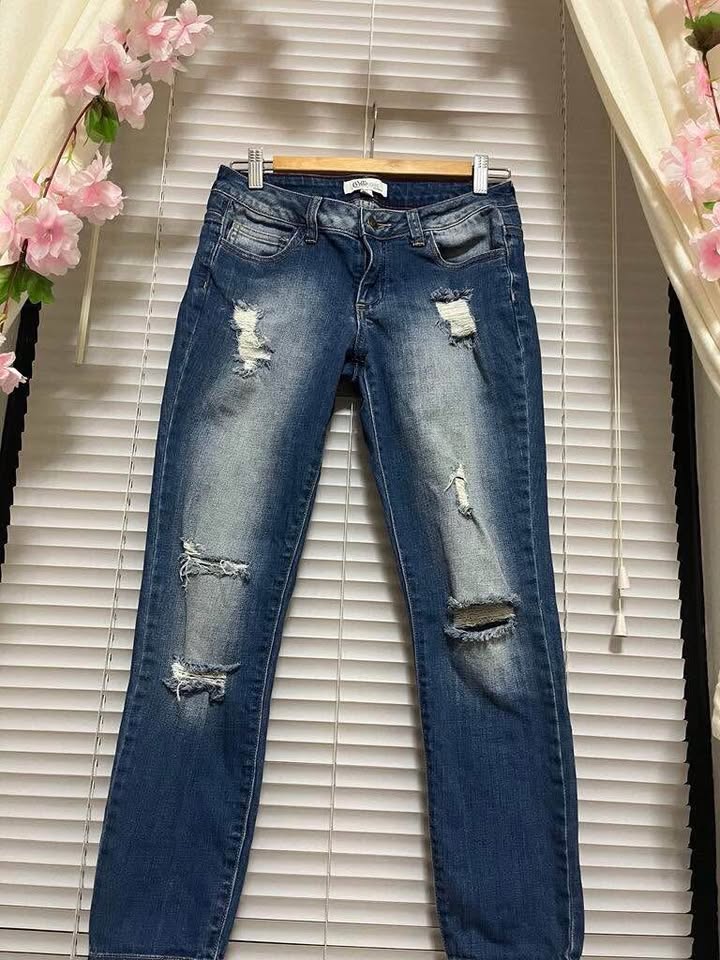 Lot of 4 Pair of Jeans in Excellent Condition!!! - photo 4