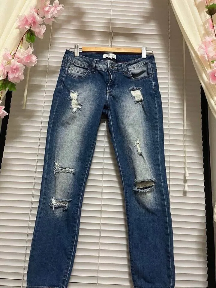 Lot of 4 Pair of Jeans in Excellent Condition!!! image indicator(4)