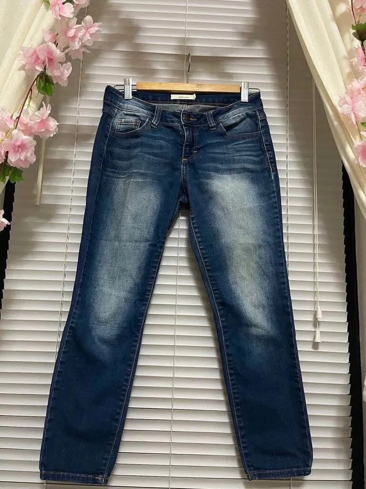 Lot of 4 Pair of Jeans in Excellent Condition!!! image indicator(5)