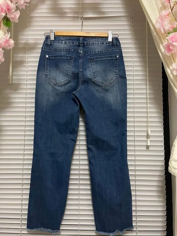 Lot of 4 Pair of Jeans in Excellent Condition!!! image indicator(6)