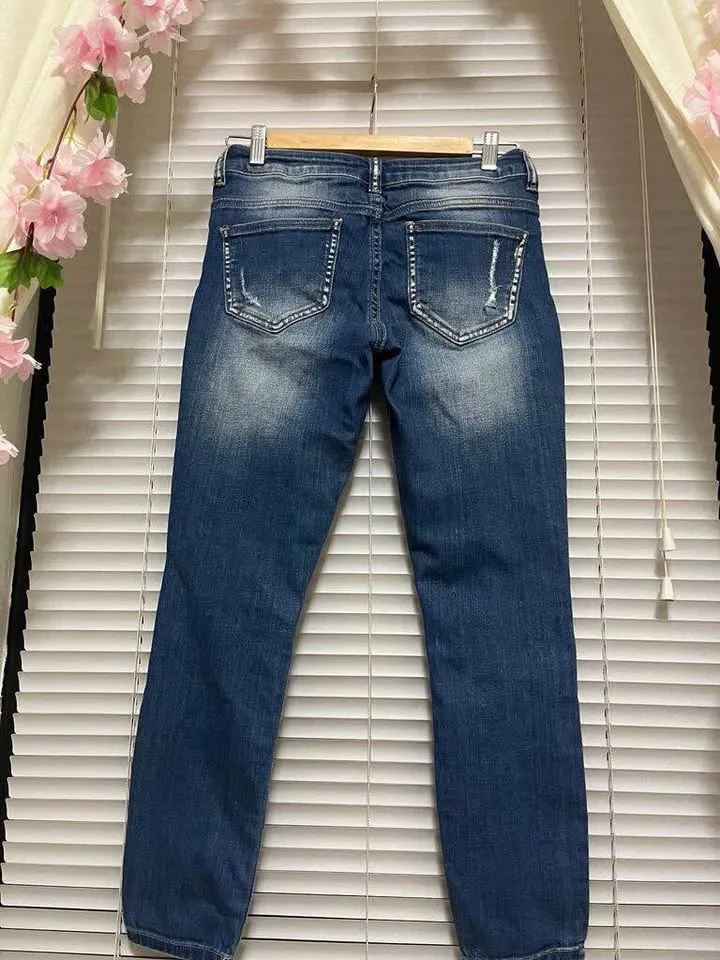 Lot of 4 Pair of Jeans in Excellent Condition!!! image indicator(7)