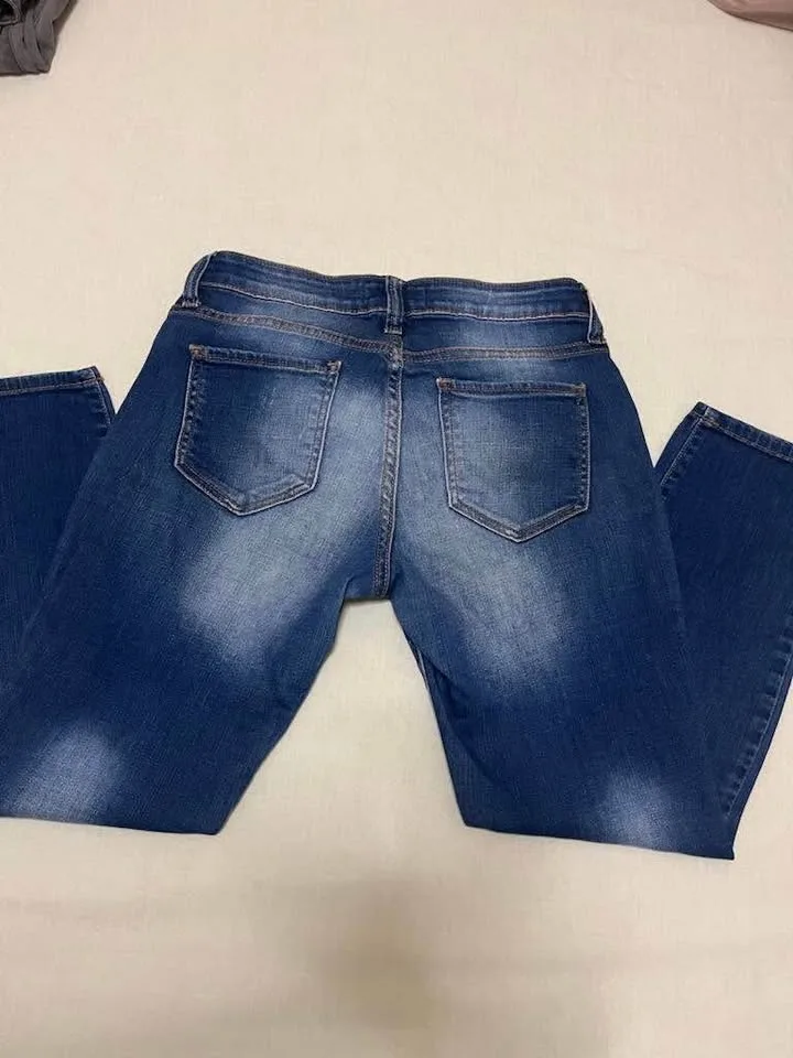 Lot of 4 Pair of Jeans in Excellent Condition!!! image indicator(9)