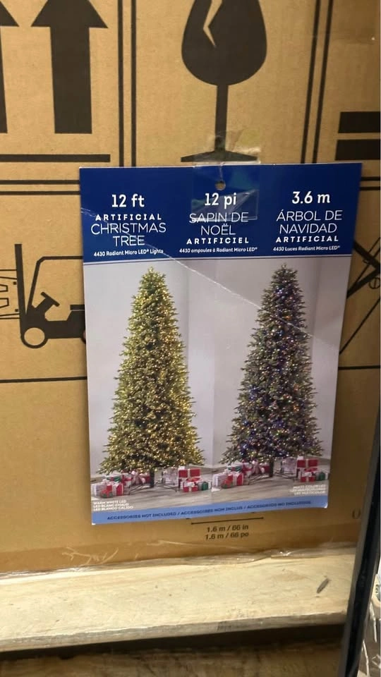 12ft Full Aspen Green Pre-lit Christmas Tree w/ 1,800 Lights - photo 2
