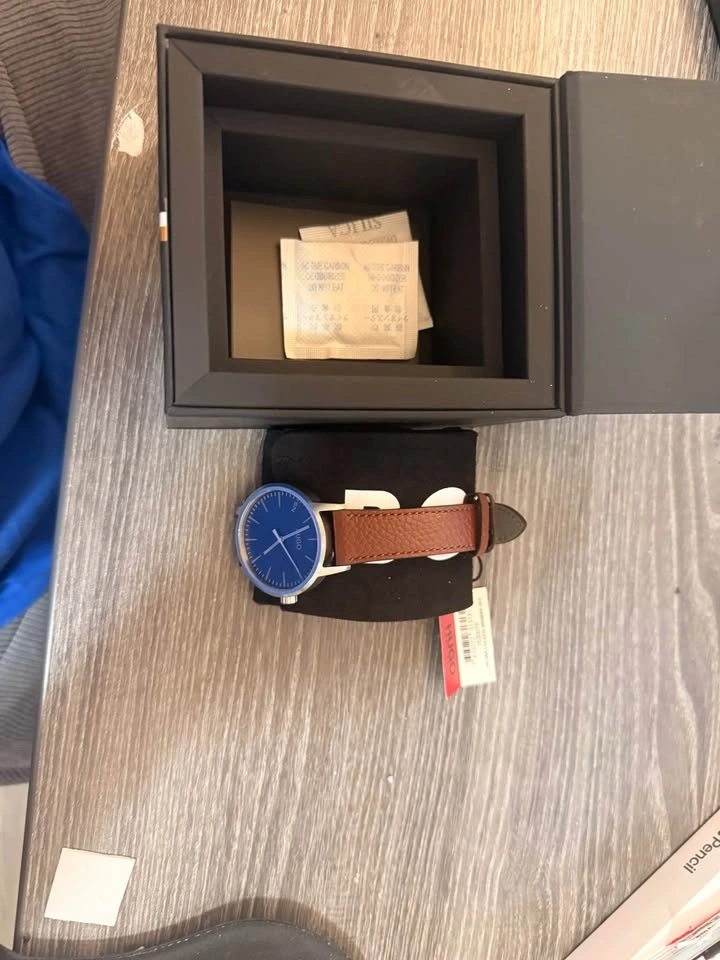 Hugo Boss Watch blue face brown leather strap - photo 3