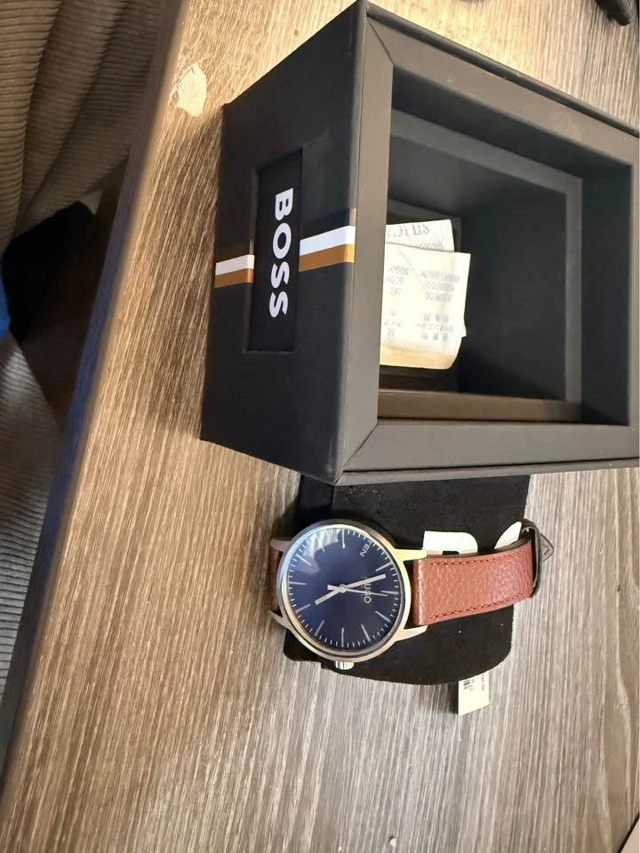 Hugo Boss Watch blue face brown leather strap - photo 4
