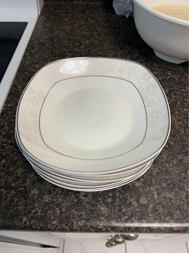 Bowls and saucers - photo 3