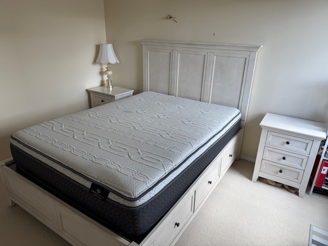 Leons Queen Bed Set (4pc)