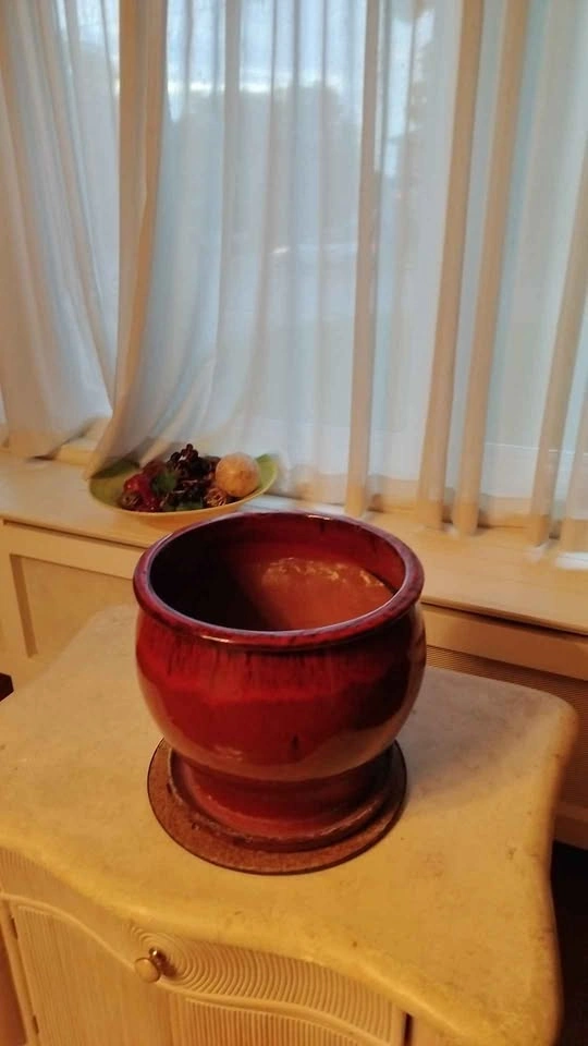 12" Opening Beautiful Design Burgundy Ceramic Planter Pot - photo 2