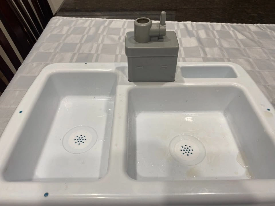 Kitchen Sink Toy Pretend Hard Plastic Drainer Running Water - photo 4