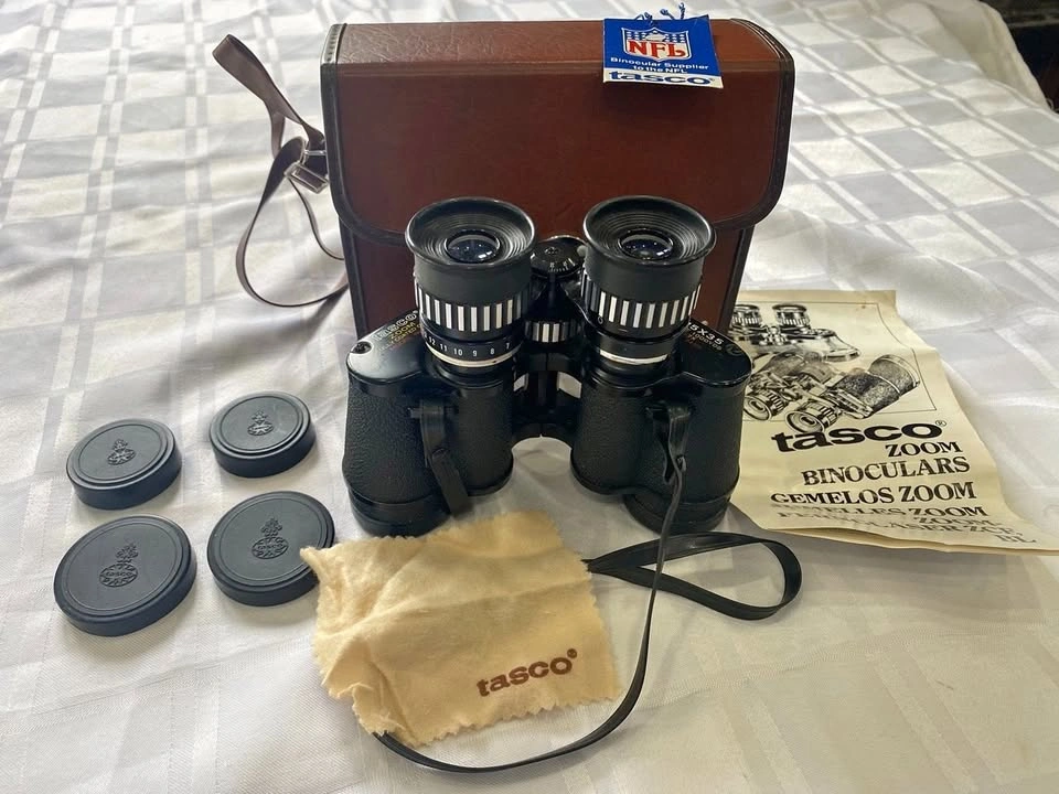 Tasco Zoom Binoculars With Hard Case 7x-15x35