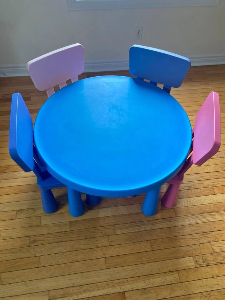 Kids Round Table & 4 Chairs set