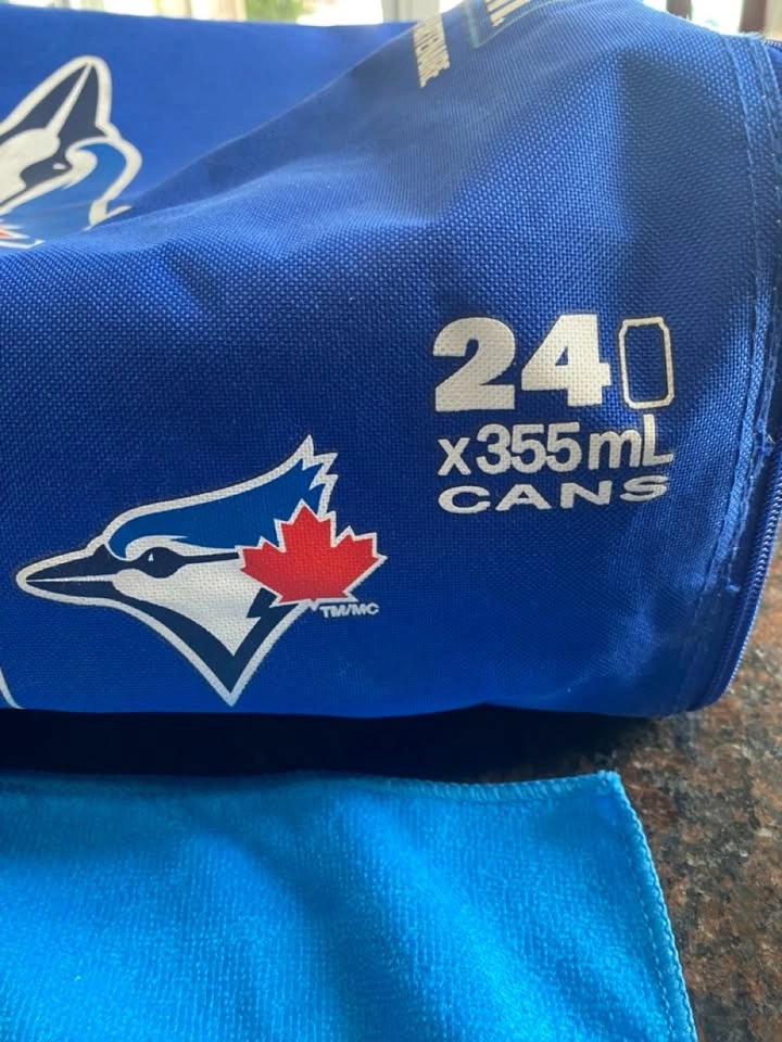 Blue Jays Insulated Cooler & Blue Jays / BUD LIGHT Towel Set - photo 2