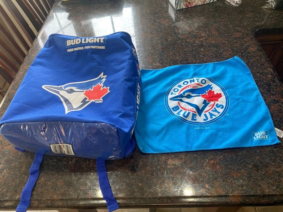 Blue Jays Insulated Cooler & Blue Jays / BUD LIGHT Towel Set - photo 5