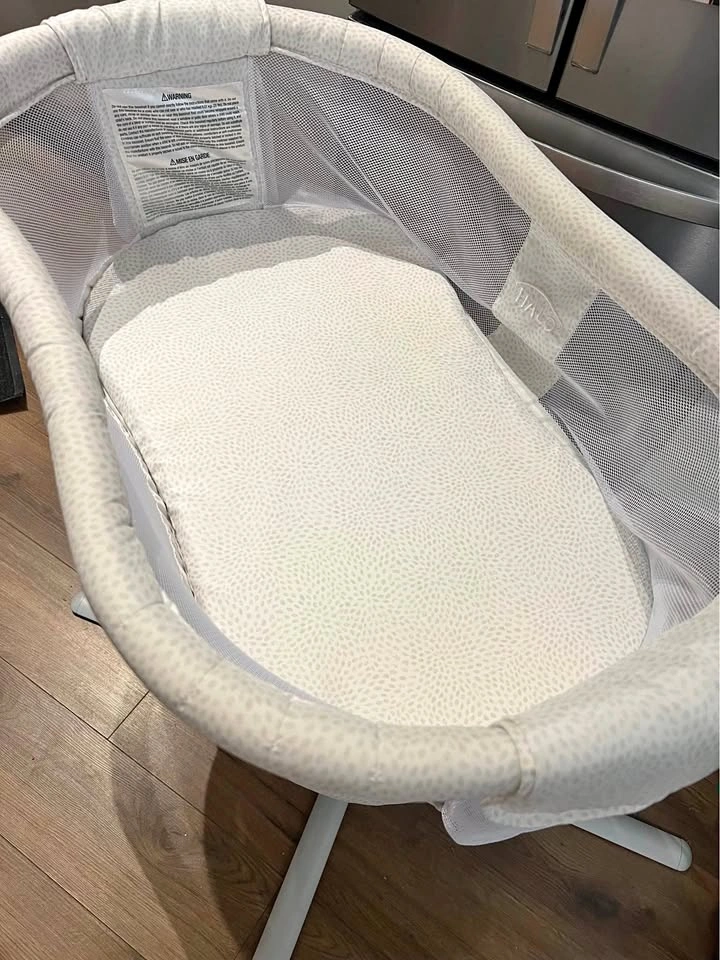 Halo swivel bassinet