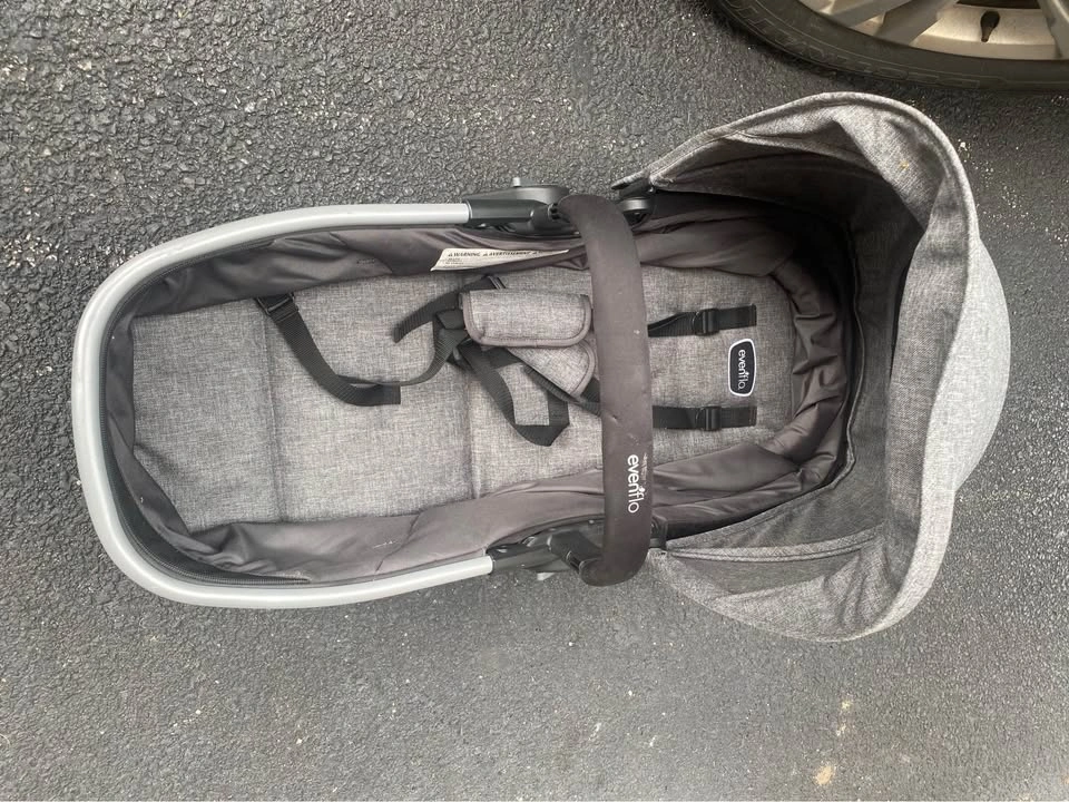 Evenflo Pivot Stroller Seat/Bassinet Replacement (No Stroller) - photo 2