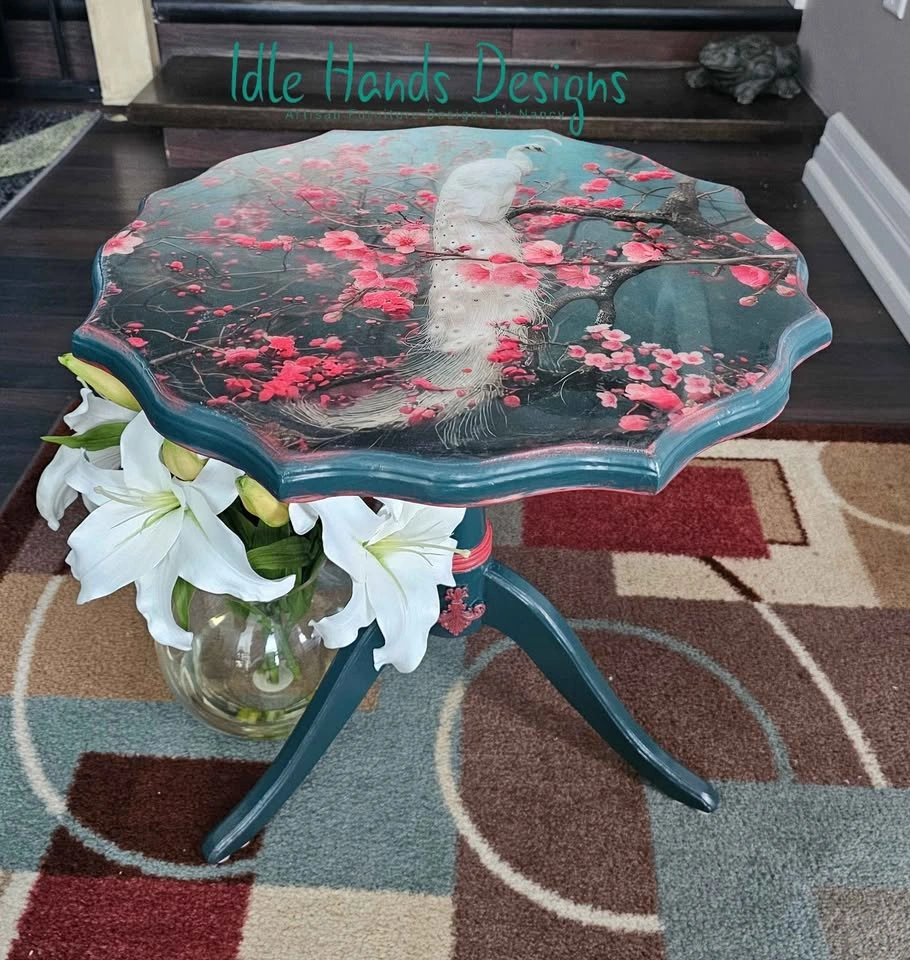 White Peacock - Accent Table - photo 4