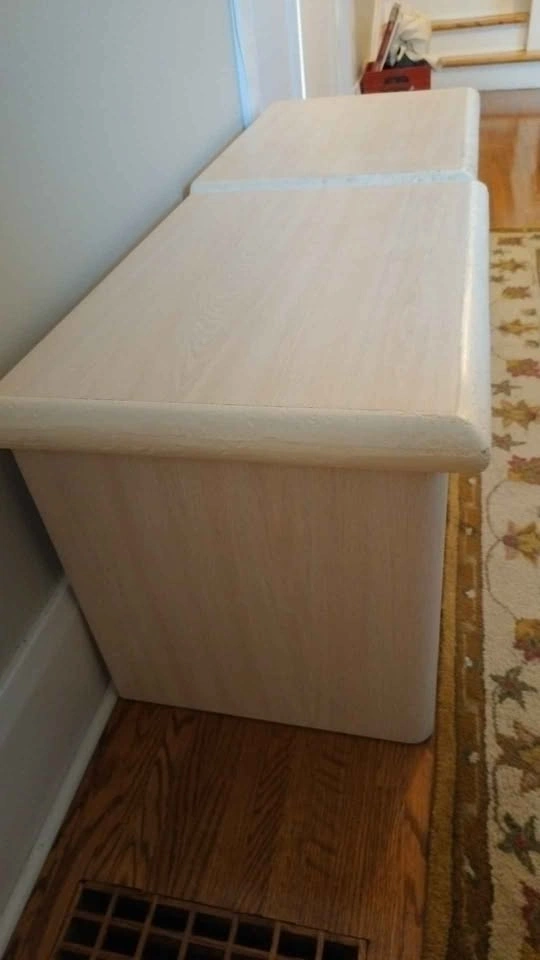 Free 2 Nightstands - photo 3