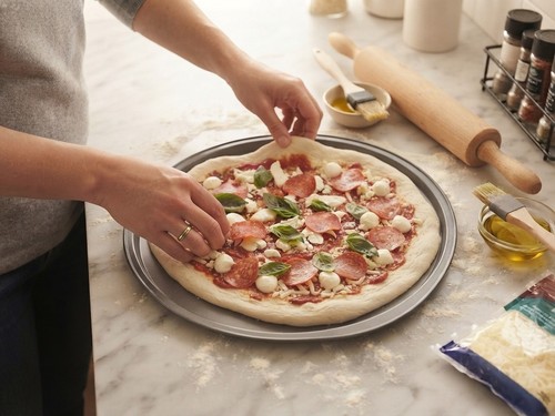 Betty Crocker 12" Nonstick Pizza Crisper Pan - photo 2
