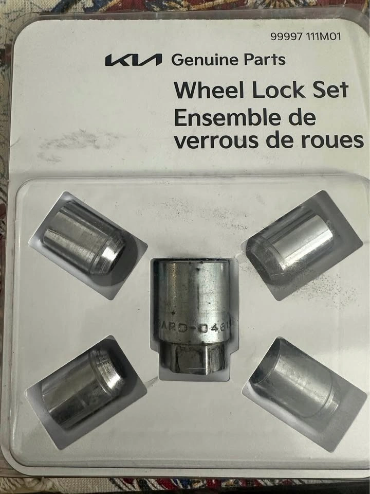 Kia Genuine Parts Wheel Lock Set