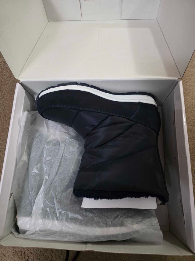 Brand New Penningtons Black Quilted Winter Boots – Size 8WW - photo 5