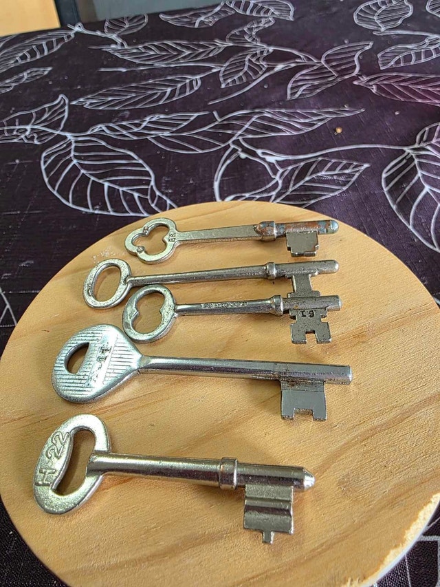 Antique Vintage Barrel Skeleton Keys Lot (Set of 5) – Rustic - photo 2