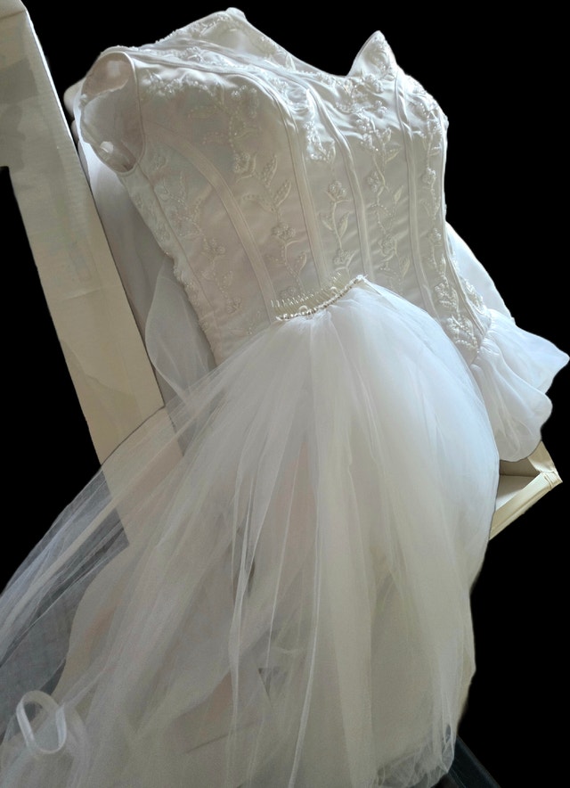 Vintage Beaded Corset Wedding Dress & Veil Set - photo 2