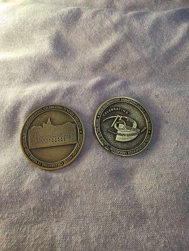 Vintage Commemorative Coin & Souvenir Trade Token Lot - photo 3