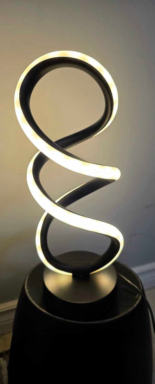 Modern Spiral LED Table Lamp – 3 Color Modes! - photo 3