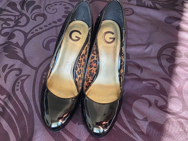 G by Guess Black Patent Pumps - photo 2