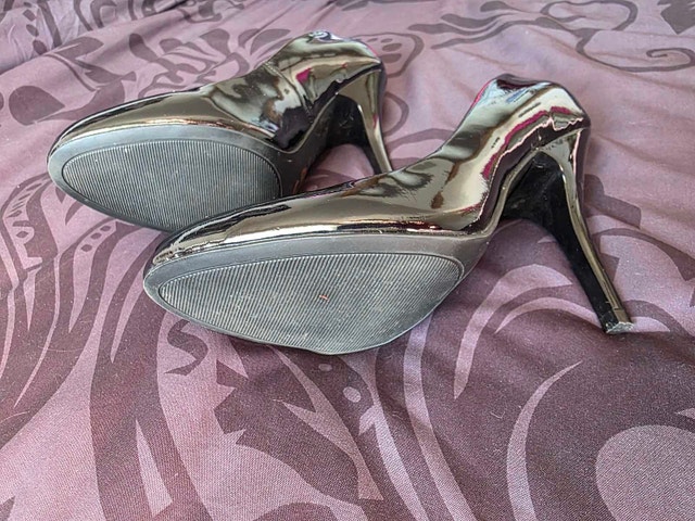 G by Guess Black Patent Pumps - photo 3
