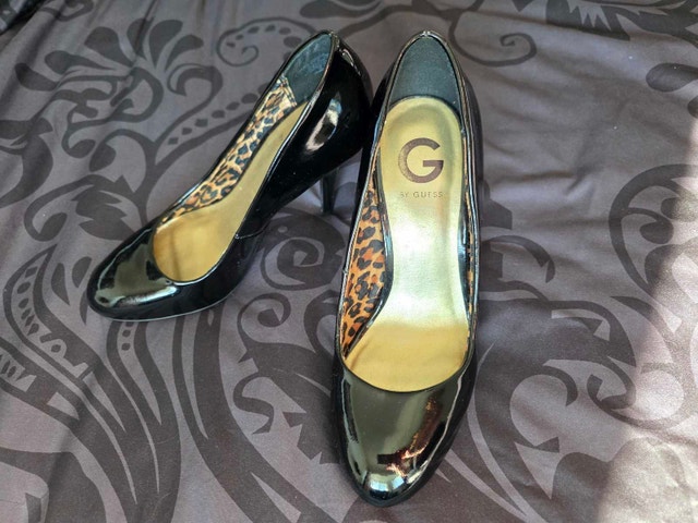 G by Guess Black Patent Pumps - photo 5
