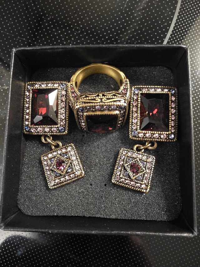 ANTIQUE BEAUTIFUL HEIDI DAUS Jewellery Set NEW