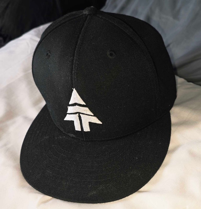LIKE NEW Lids Tree Logo Cap - photo 3